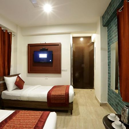 Hotel Airport Star New Delhi Exterior photo